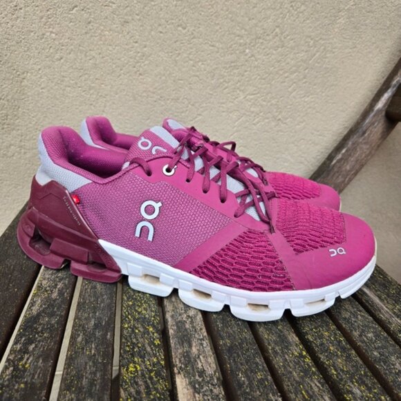 ON Cloudflyer Women's Magenta/Mulberry Running Shoes - Picture 2 of 9
